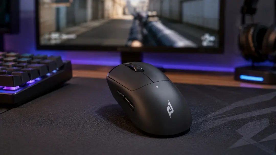 Chuột gaming PAW 3311 trên setup chơi game FPS