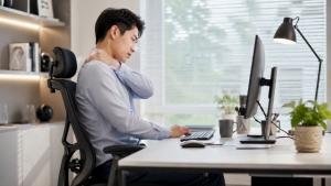 Vì sao ngồi máy tính lâu bị đau lưng, mỏi vai gáy? Cách khắc phục tại chỗ